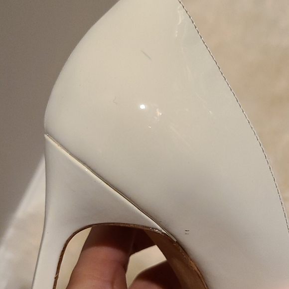 White Manolo Blahnik heels - Picture 4 of 7